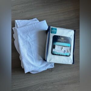 Serta Full Size Sheet Set + Bed Skirt